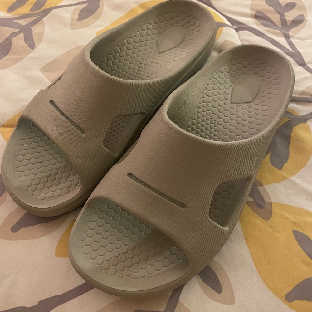 REVITALIGN Beige Comfort Sandals